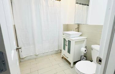 Modern Comfort 2BR Haven shared with the host - Foto 5