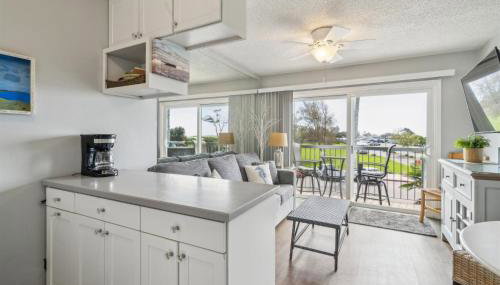 Beautiful 1 Bed Beach Balcony Condo #207 - Foto 5