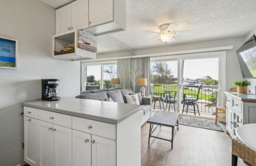 Beautiful 1 Bed Beach Balcony Condo #207 - Photo 5