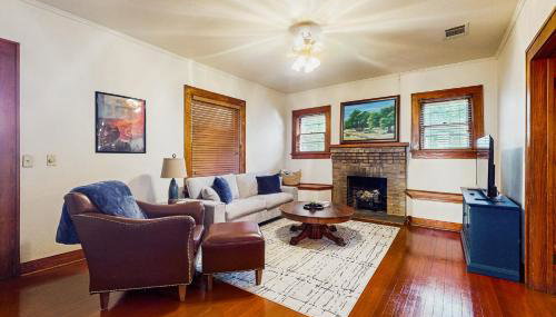 Walkable 1900s Home with Porch in Downtown Buda - Foto 2