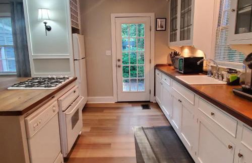 Cheerful 2 BR Near Colleges, Downtown, Attractions - Foto 16