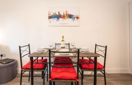 Welcome - BUSINESS or PLEASURE! Southampton 'City Vibes' # Stylish Apartment with Outdoor Courtyard! 1-4 Guests BOOK YOUR CITY BREAK or PRE-CRUISE STAY! CLOSE TO MAYFLOWER THEATRE, UNIVERSITIES, CRUISE TERMINALS, HOSPITALS & SHOPS! - Photo 10