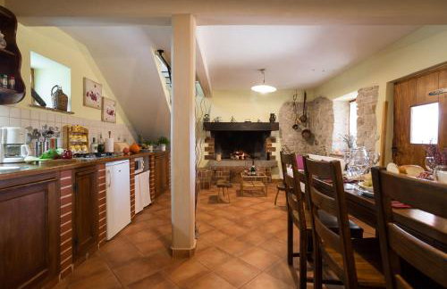 Casa Ivanovac with pool and large front yard - Photo 7