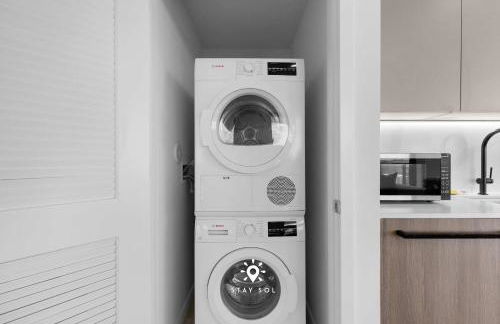 Chic 2BR Apartment Gym & Balcony Views - Foto 20