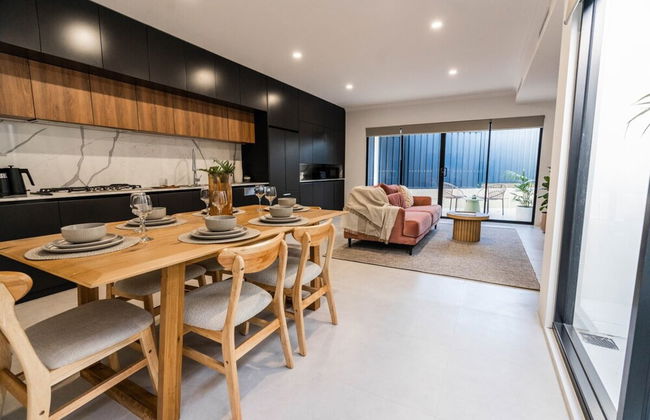 Beautiful 4BR Family Home With Patio and Parking! - Foto 31