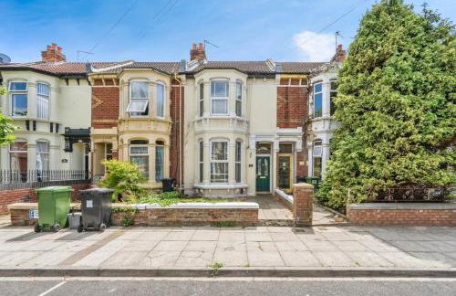 Selby House - Large 3 Bed Victorian Property in Portsmouth - Sleeps 5 - Photo 1