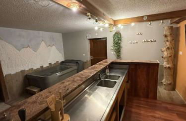 Le Savoyard - Bar & Jacuzzi - Foto 9