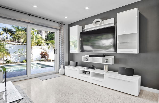 Beach Bliss 10 Mins to Waves 3BR Oasis With Pool - Foto 40