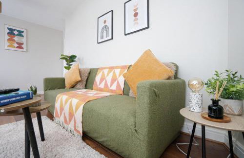 Cozy Waterfront Apartment - Free Parking & Wi-Fi - Photo 38