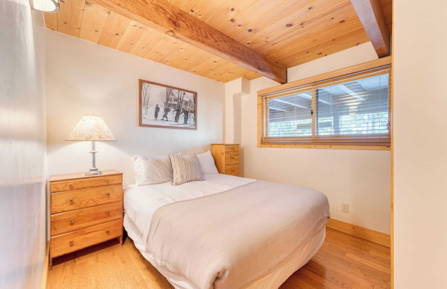 Lake + Beach Access, Pool, Tennis Walk to Chambers Tahoe Timber by Avantstay - Foto 25