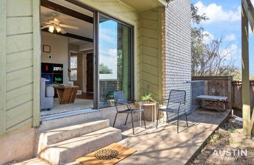 Walk to Zilker Patio w a View Elevated Balcony - Photo 13