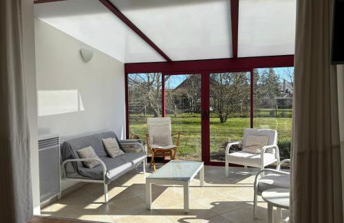 Maison de campagne lumineuse spacieuse dans impasse au calme a proximité d'un chateau deux vérandas grand jardin cabane pour vélos, pres Port en Bessin et Bayeux, proche plages du débarquement - Foto 3