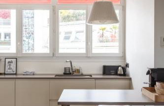Montaigne - Sunlit Corner Penthouse with Balcony - Photo 22