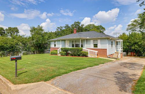 Families Welcome, Fenced Yard: Inviting Greer Home - Photo 24