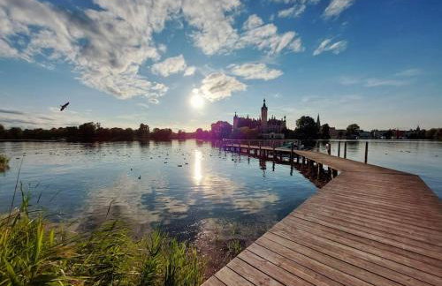 zentrale Ferienwohnung - direkt am See und in Schlossnähe - Photo 1