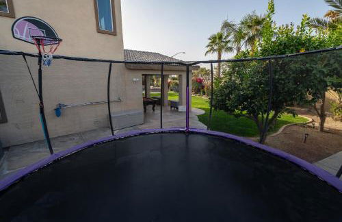 Coachella Play - 6BR Multi-Gen Fun Zone and Retreat with free heated pool - Foto 73