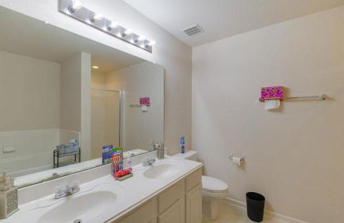 7 Mi to Downtown Baytown Spacious Home with Yard - Foto 17