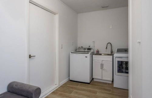 Gorgeous Grove Contemporary Family Home - Foto 68