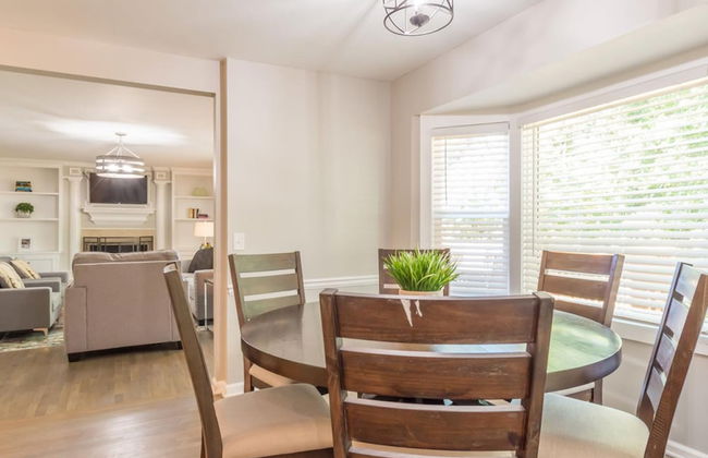 Beautiful Large Newly Renovated 5 Bedroom House - Foto 9