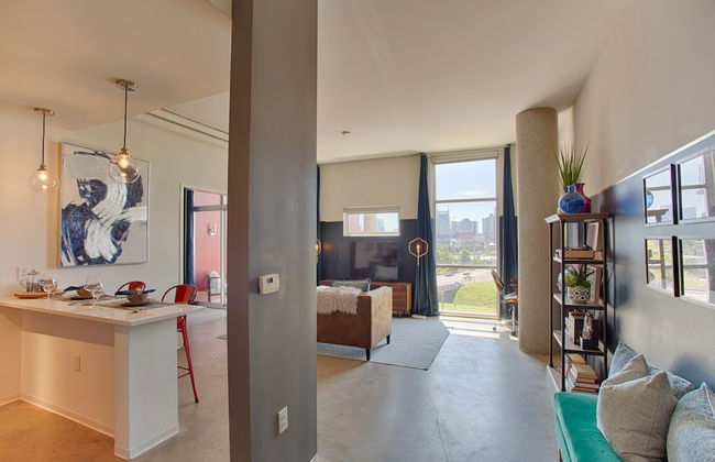 Mid Century Modern Downtown Condo | 30+ Night Min - Foto 16