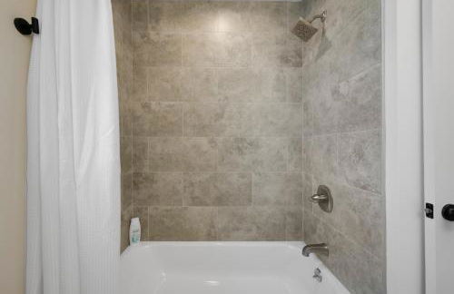 Spacious House in Prime Location - Photo 64