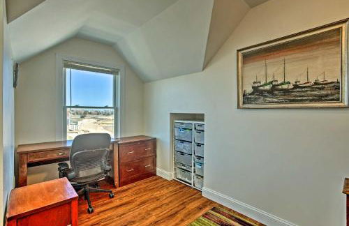 Sunny Beach House Getaway - Steps From Water! - Foto 24