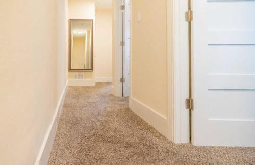 Cozy 3BR Townhome Perfect Location ABODEbucks - Foto 16