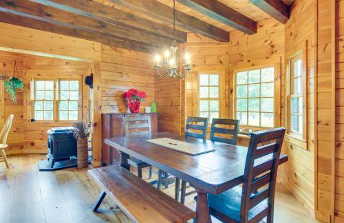 Peaceful Raphine Cottage with Deck and Fireplace! - Foto 9