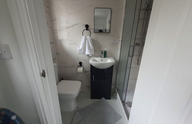 Private Room - Ensuite Bathroom - Free Parking - Foto 17