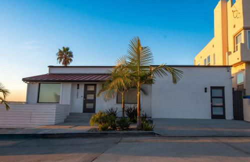 Lux Escape 3 • Views 2 Hot Tubs Games Mini Golf - Photo 17