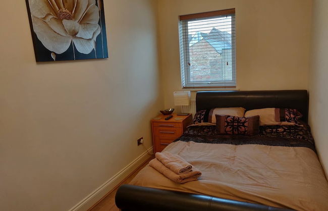 Waterfront Apartment In The Heart Of St Neots - Photo 8