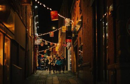 Apartment 4 - striking, 2 bedroom luxury apartment - close to town, mainline rail & theatre - Photo 45