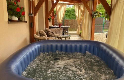 Dom Wakacyjny Gajówka z ogrodem i jacuzzi na wyłączność - Photo 1