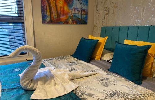 Bedford Contractor Base Sleeps 3 Secure Van Parking Fast WiFi - Foto 2