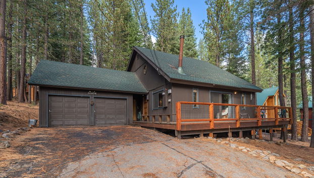 3BR Tahoe Donner Cabin with HOA Perks like Pools Hot-Tub Minutes to Trails Lake Golf - Foto 2, Imagen principal