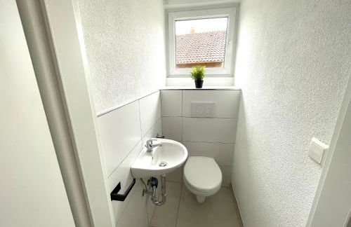 stylische Unterkunft für Firmen und Gruppen- Herzlich willkommen -Einzelbetten,Nahe Ulm, 3 Schlafzimmer - Foto 15