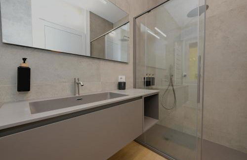 The Lake Giant with Lake View Renovated 2025 DesenzanoLoft Official Partner Homes & Villas by Marriott Bonvoy - Foto 46