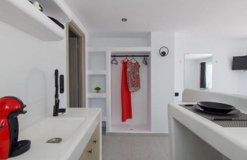 Irini's B & W house with jacuzzi - Photo 13