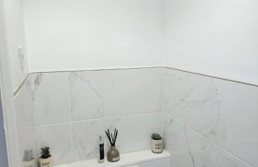 Large House, Home for Contractors- Park Free - Foto 13