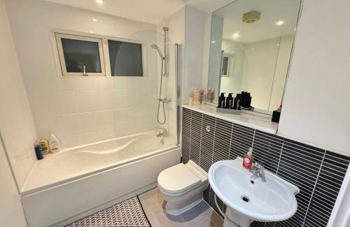 Havilah House- Stunning 2-Bed Apartment by the Beach and Swansea Marina - Foto 12