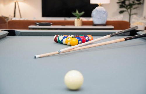 Stunning 5BR Villa Large Hot Tub & Scenic Yard - Foto 56