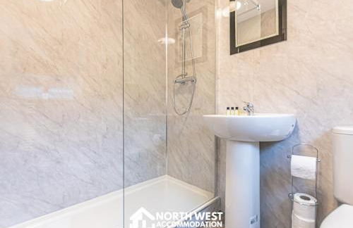 Contractor & Family Friendly 2-Bedroom House in St Helens Newly Refurbished - Foto 10