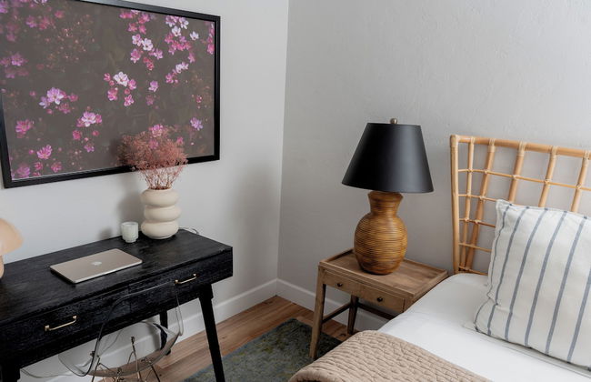 Quiet Convenient and Modern Haven - Photo 5