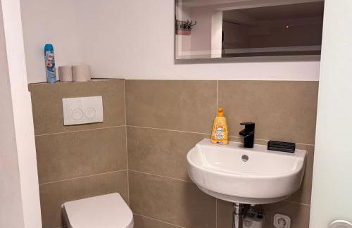 T&K Apartments - 8 Room Detached house - 6 min to Messe DUS - Private Parking - Foto 21