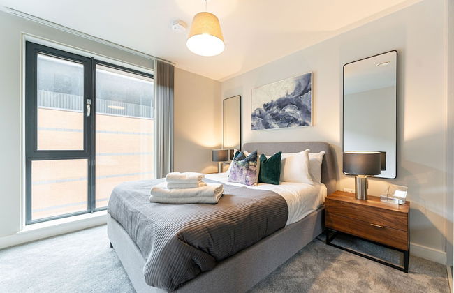 Stylish 2 Bed 2 Bath Apt in BMH City Centre - Photo 11