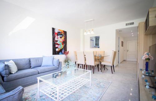 MARBELLA BANUS SUITES - Banús Playa Rocío - 3BR - 3BA - Direct Beach & Sea Access Complex - Outdoor Terrace w Garden Views - Pool - 3 Min Walk to Puerto Banús & Corte Ing Luxury Shopping - Ideal for Families - Foto 3