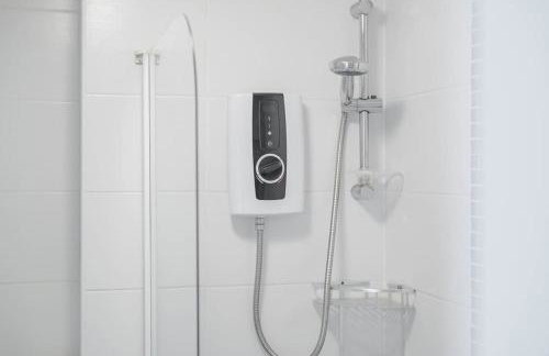 Charming House with Free Parking - Photo 54