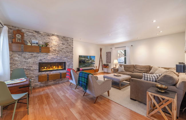 Cozy Cabin Private Hot-Tub Walk to Lake by Sierra Getaways - Foto 9