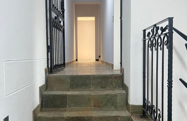 Bryanston Luxurious 4-Bed Villa - Photo 2