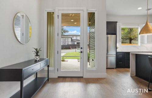 Luxurious Modernism with Private Hot Tub and Garage - Foto 14